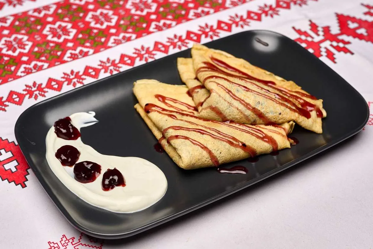 Clatite cu dulceata de fructe de padure