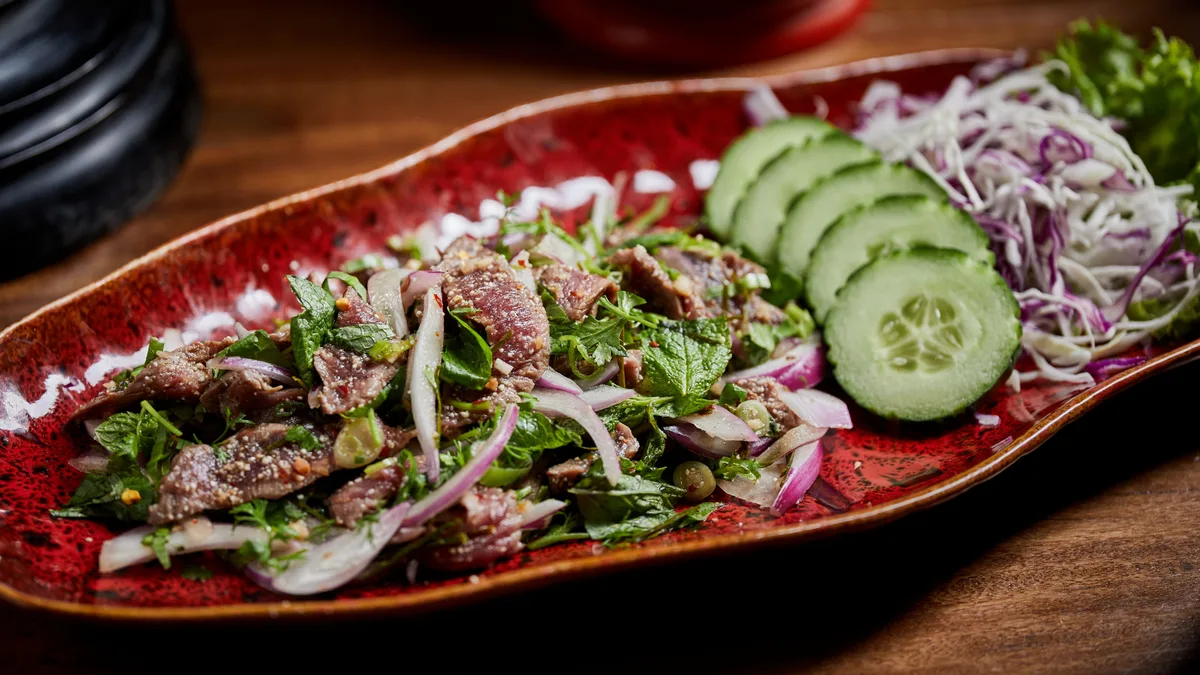 Nam Tok (Thai Bélszín Steak Saláta)