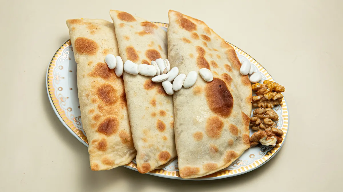 Lobya Paşteti və Qoz ilə Corat Qutabı