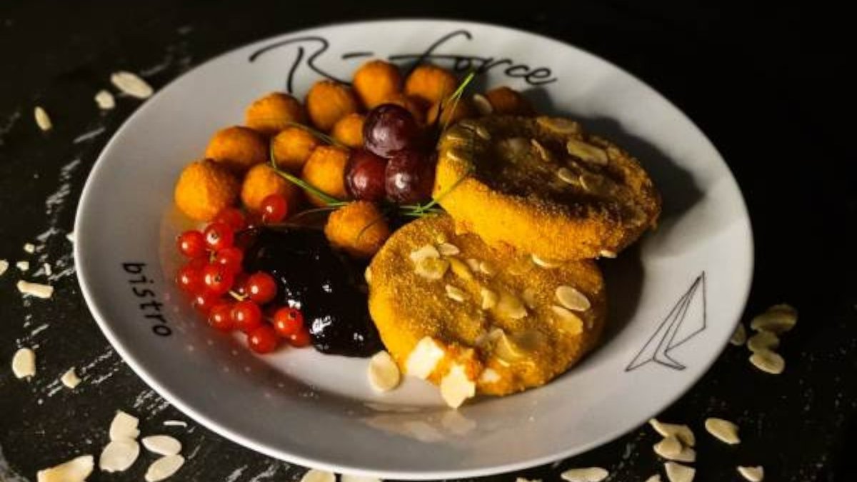 Rántott camembert mandula bundában