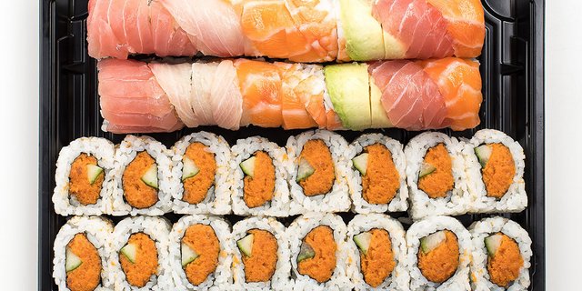 Rainbow and Spicy Tuna Roll Tray