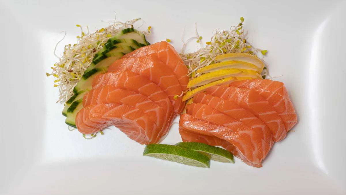 10 biter sashimi laks