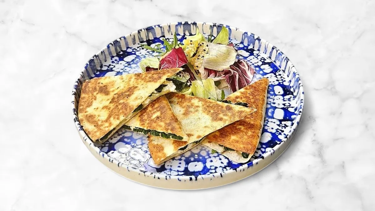 Spanakopita kesadilja