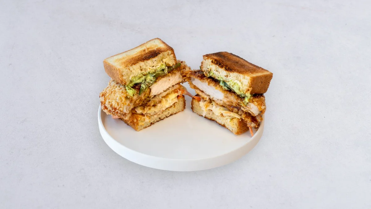 Sando z kotletem schabowym w panko