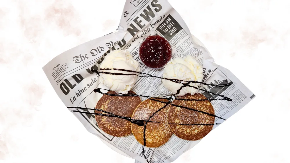 Pannkoogid moosi ja jäätisega