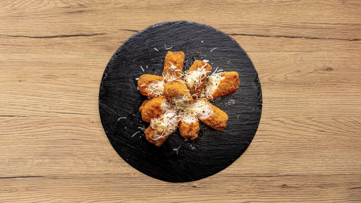 Sajttal és sonkával töltött sertéskaraj rántva 1 kg