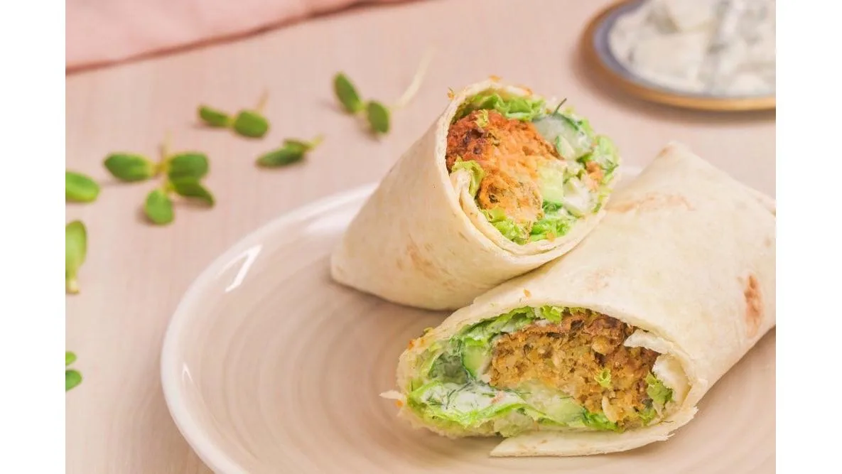 Wrap cu chiftelute din dovlecei si tzatziki