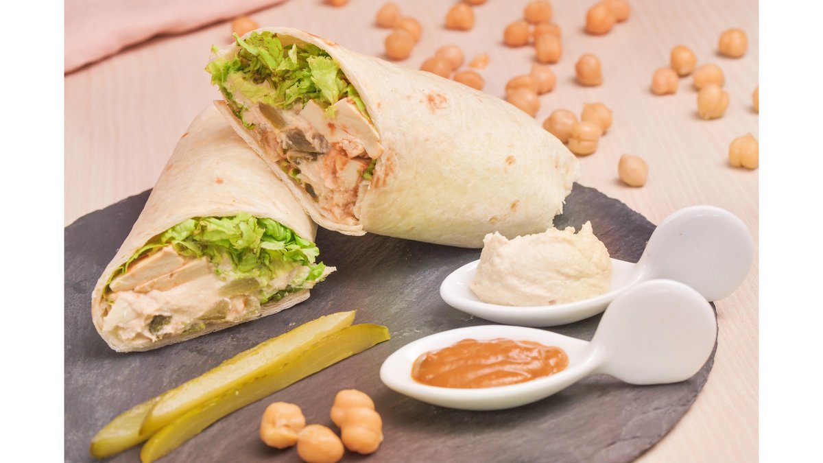Wrap cu hummus si rosii uscate