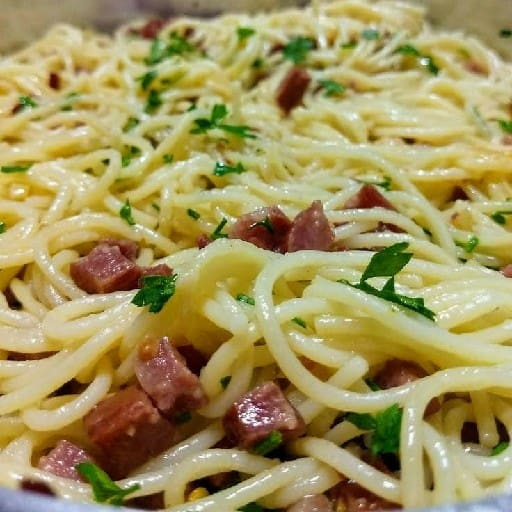 Macarrão Alho E Óleo Com Calabresa G