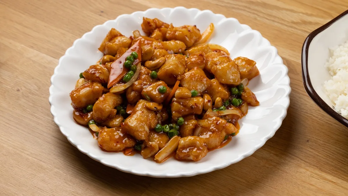 Kanaa Kung Po (pala) (L,G, sis. pähkinää ja kananmunaa)