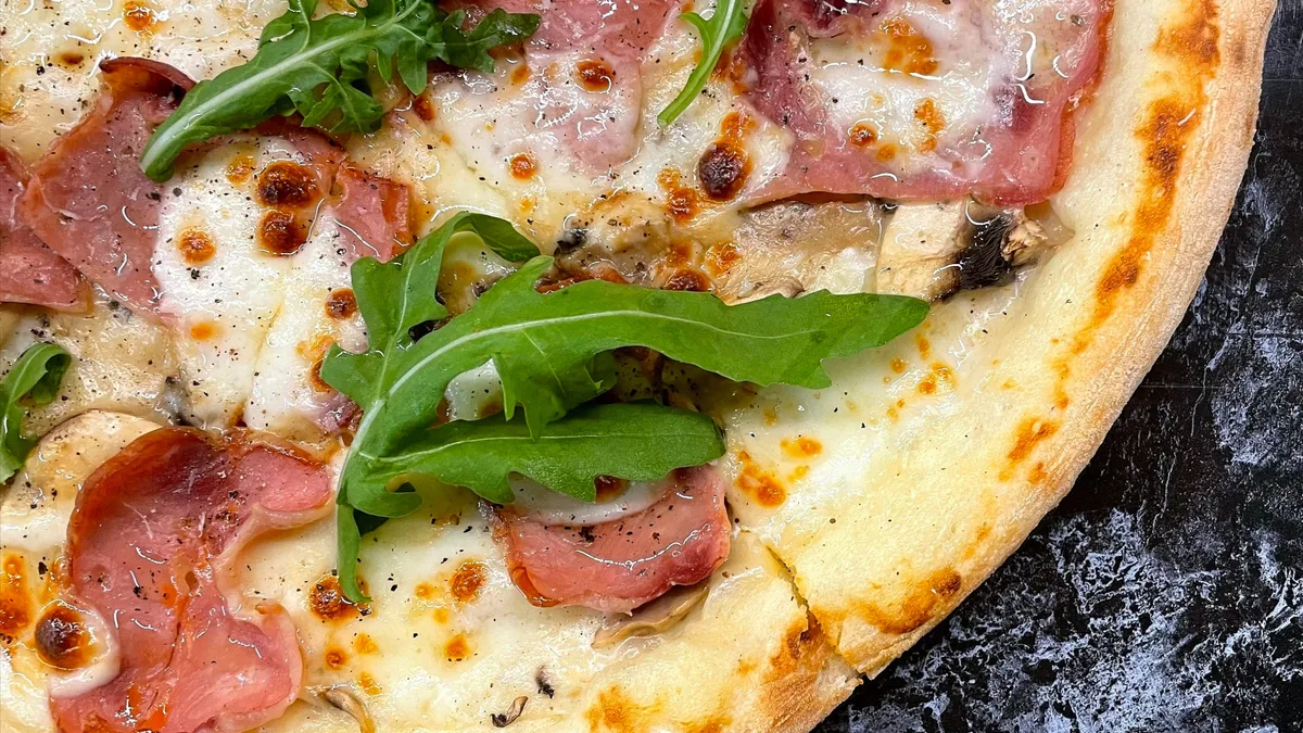 Combo: Pizza Ham and Mushrooms + Sauce on the side + Drink