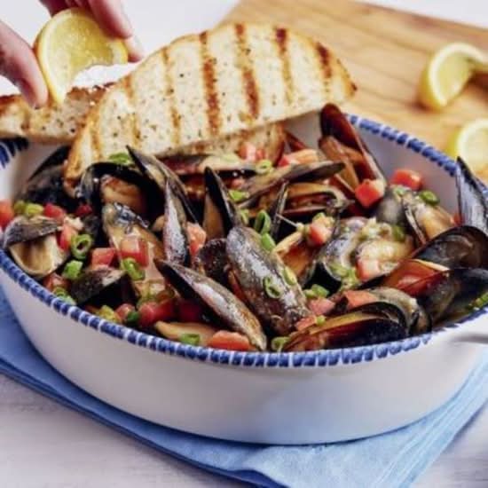 White Wine and Garlic Mussels