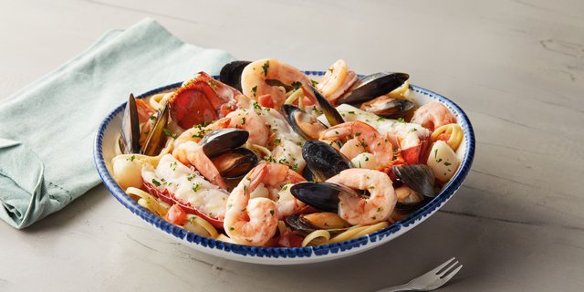 Bar Harbor Lobster Bake W/ Linguini