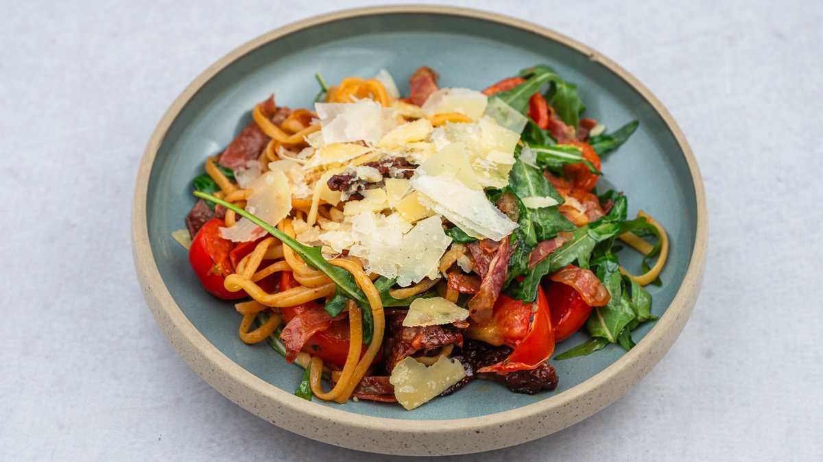 Lingvini prosciutto pomodoro