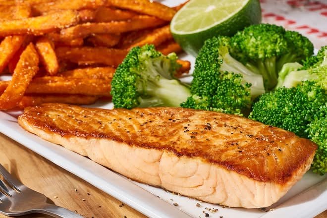 Grilled Salmon (Entrees)