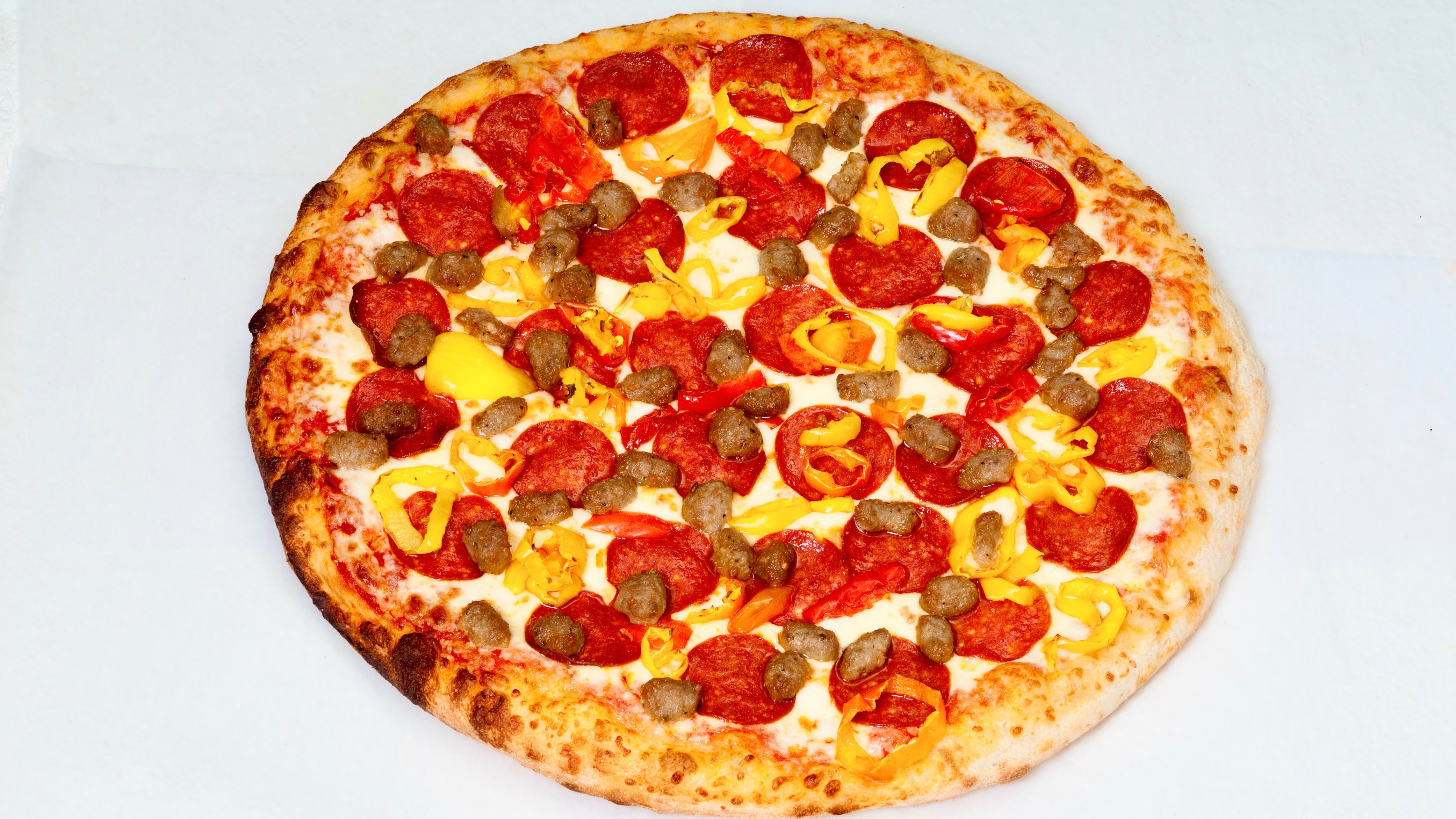 Reginos Spicy Deluxe Pizza