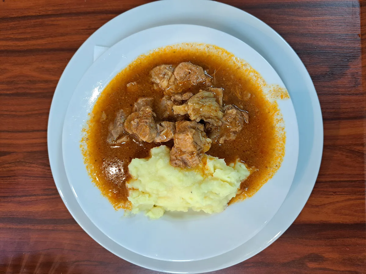 Juneći gulaš