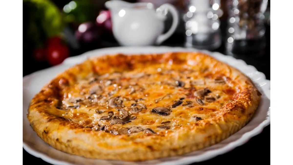 Pizza sa sirom i gljivama