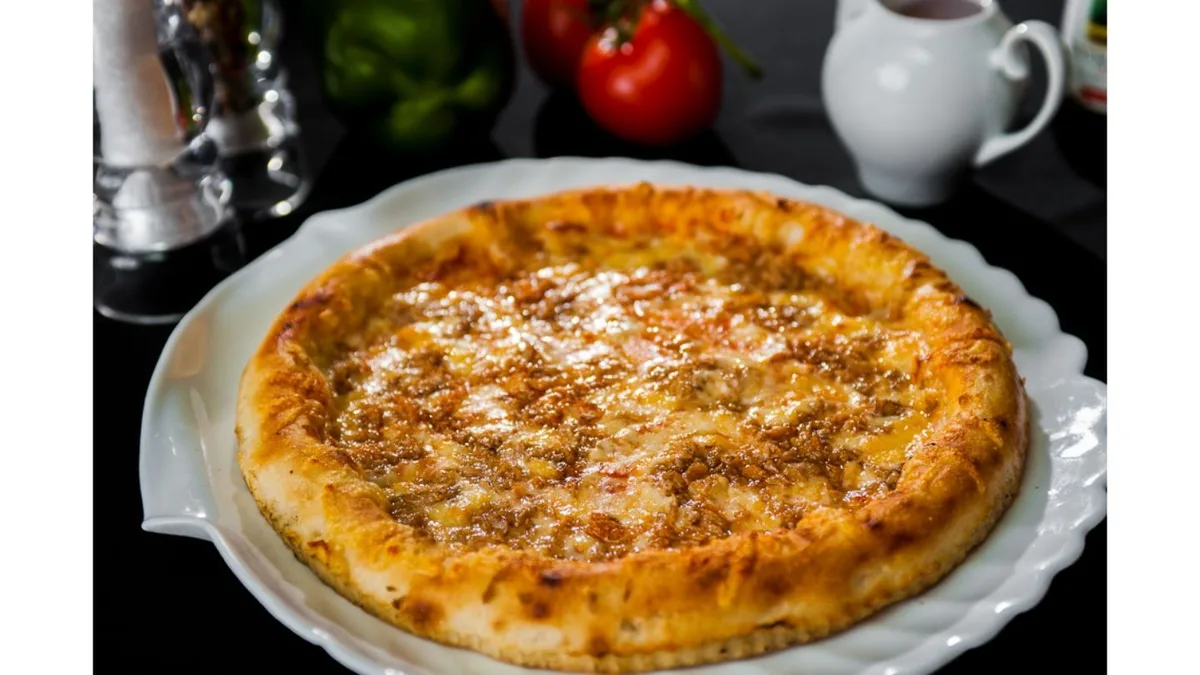 Pizza sa tunjevinom - 60cm