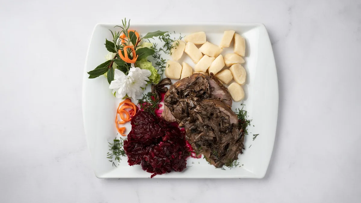 Pieczeń wieprzowa w sosie ciemnym