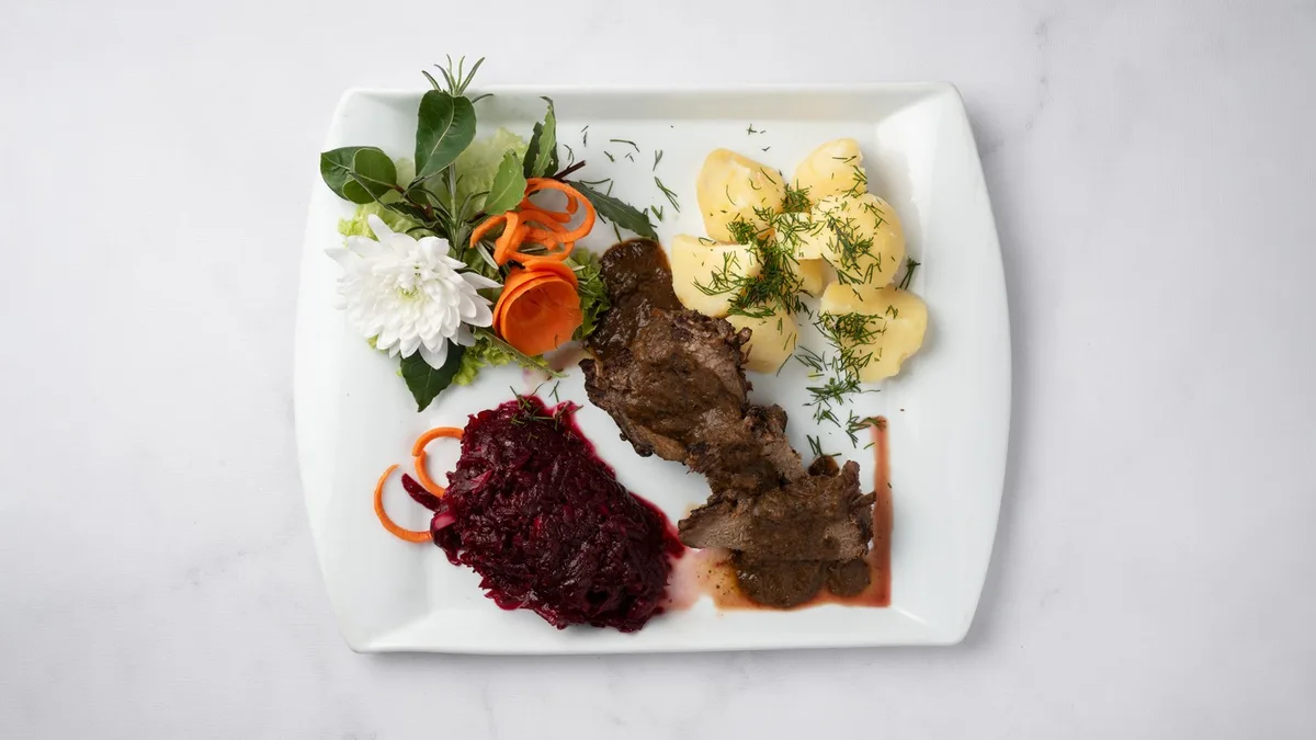 Pieczeń z dzika w sosie ciemnym