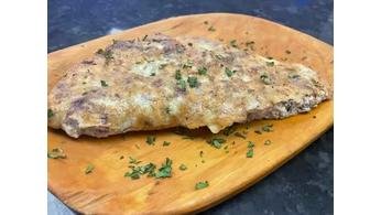 Creier la capac cu piure și salată de varză