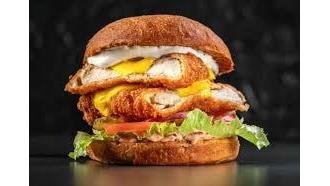 Mega șnițel burger