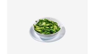 Salată de castraveți verzi cu smântână/Green cucumber salad with sour cream