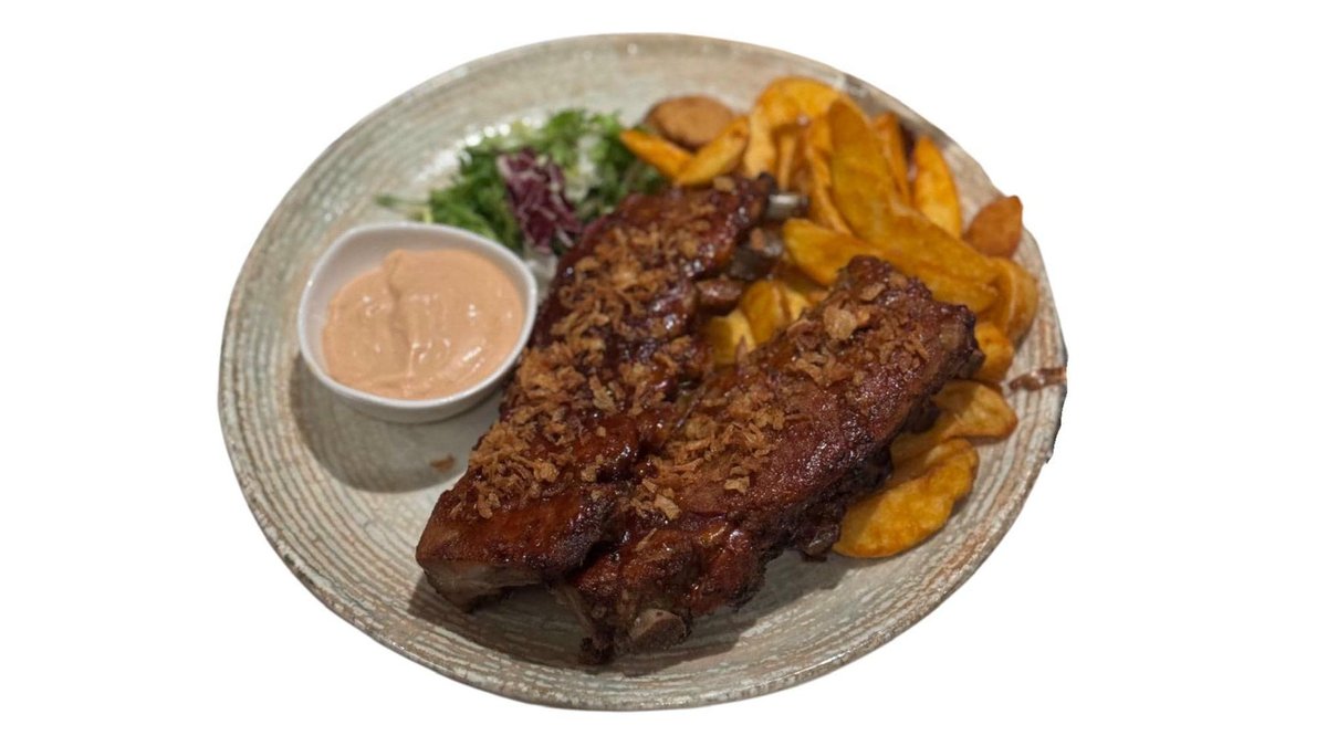 Coaste de porc bbq și cartofi wedges