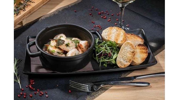 Creveți în sos de vin cu ciabatta prăjită