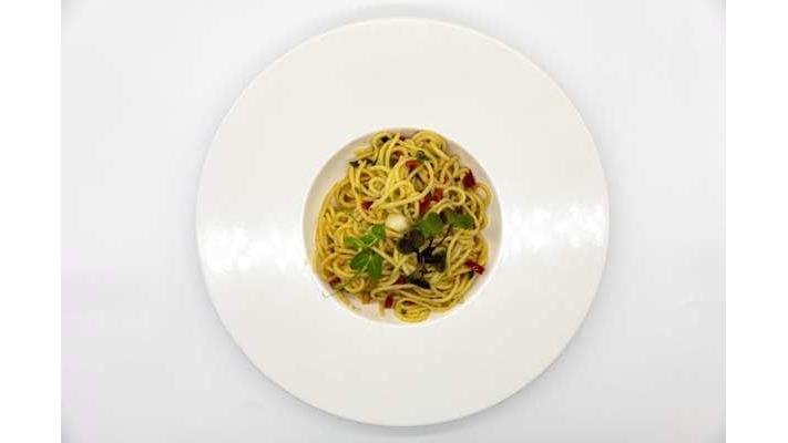 Spaghette aglio, olio e pepperoncinno