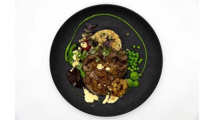 Steak de vită măturat cu sos bernaise și cus cus aromatizat