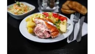 Ciolan afumat de porc  cu cartofi natur
