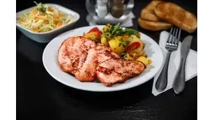 Pastramă de porc cu cartofi țărănești