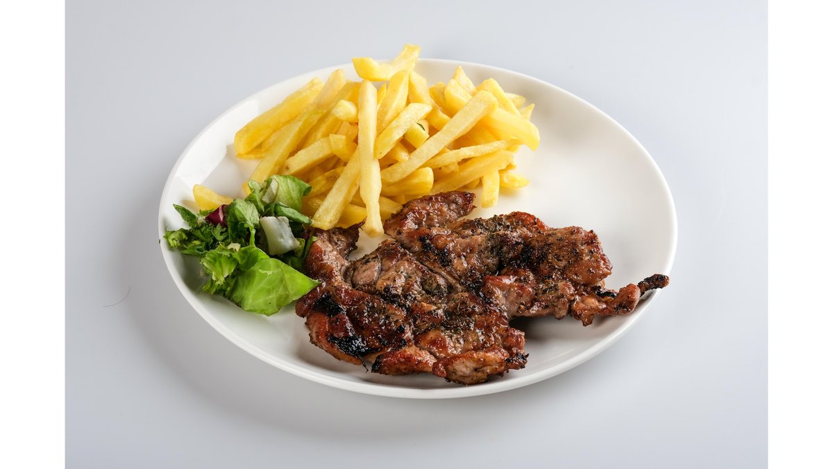 Ceafă de porc  la grătar, cu cartofi prăjiți/Grilled marinated pork neck with French fries