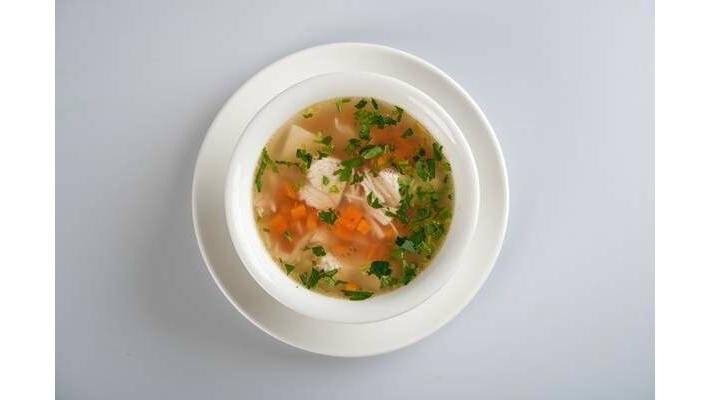 Supă de pui cu tăiței/Chicken soup with noodles