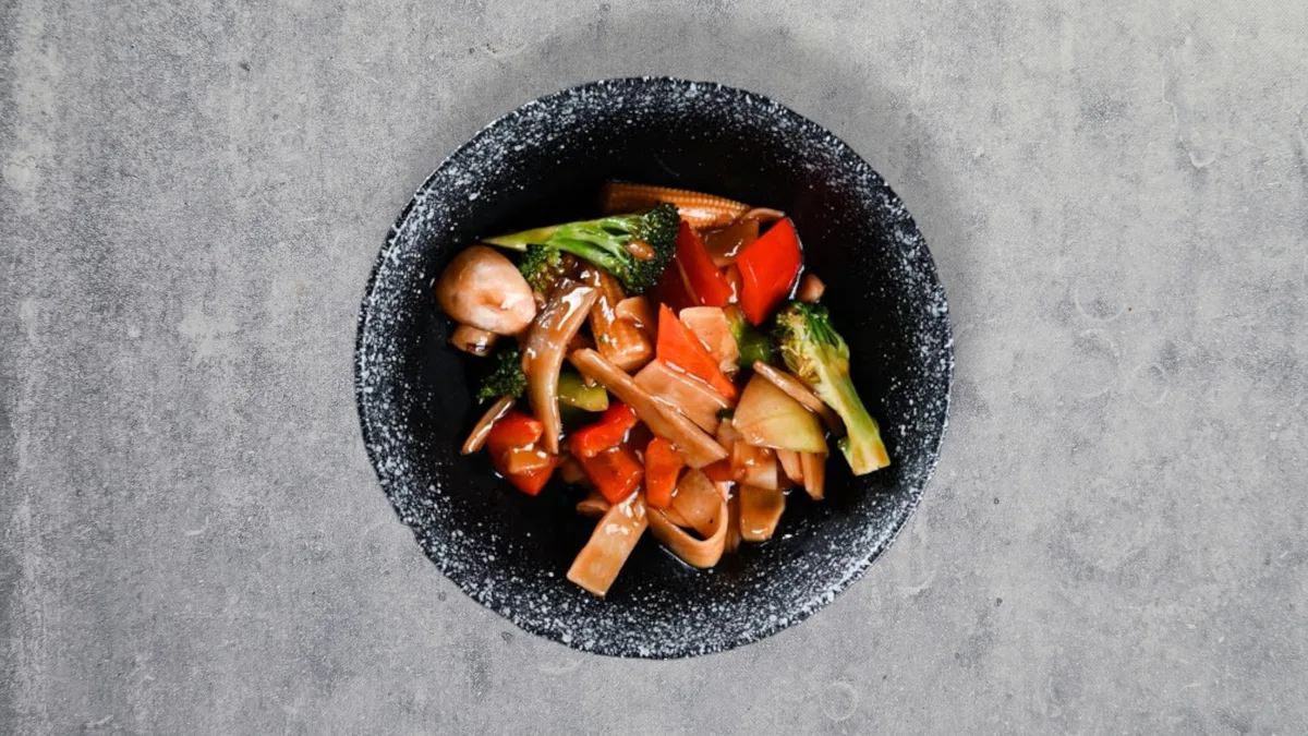 200. Stegte grøntsager med valgfrit protein (V)