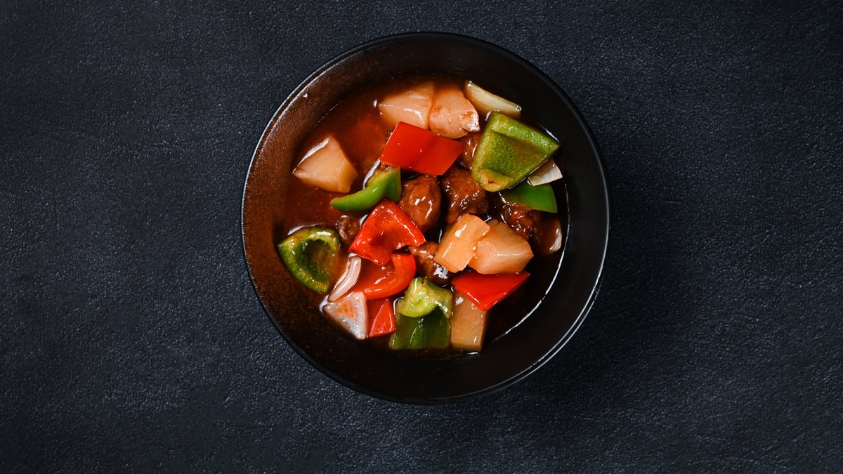 211. Svinekød med sursød sauce