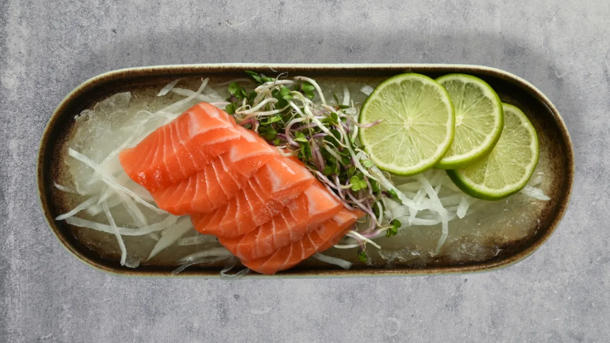 91. Sashimi laks (5 stk)