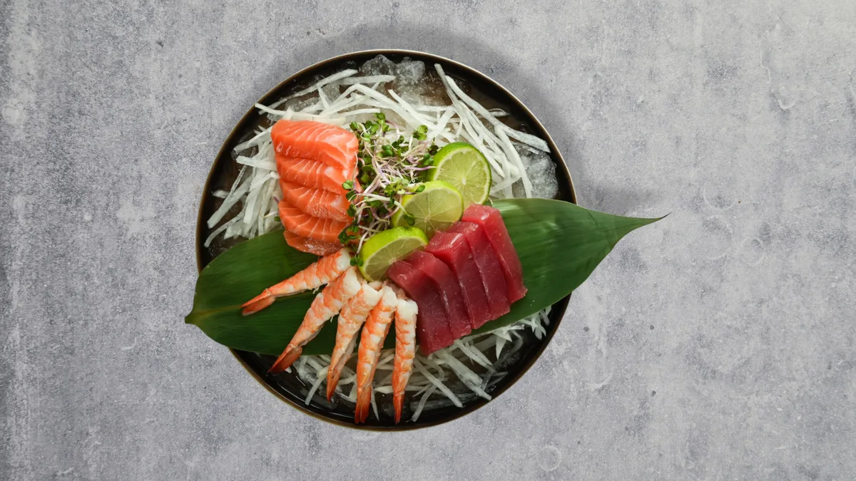 93. Sashimi menu (3 x 5 stk)