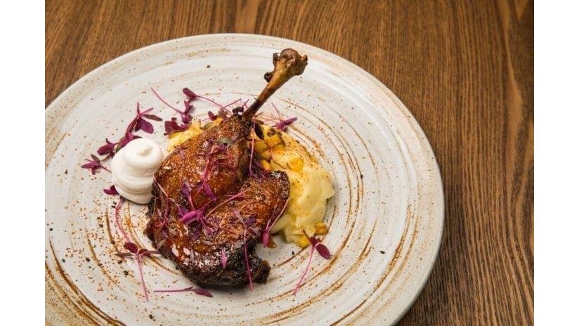 Pulpă de rață cu piure aromatizat