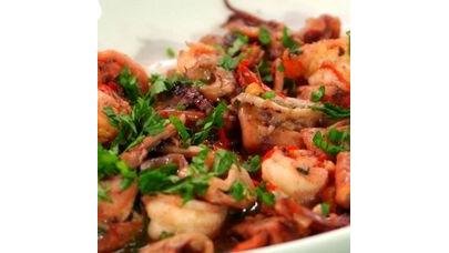 Tigaie picanta cu fructe de mare