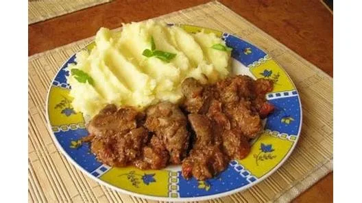 Ficăței pasăre, garnitură și salată