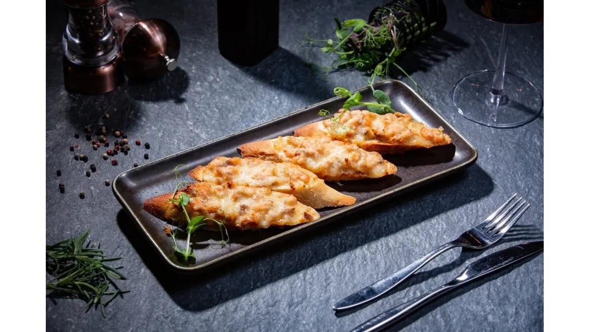 Crostini cu somon fume și mozzarella