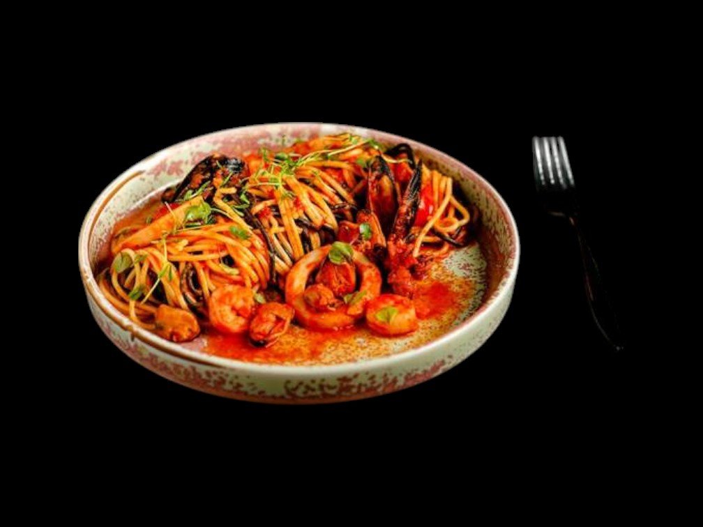 Duo de spaghetti cu fructe de mare și roșii cherry