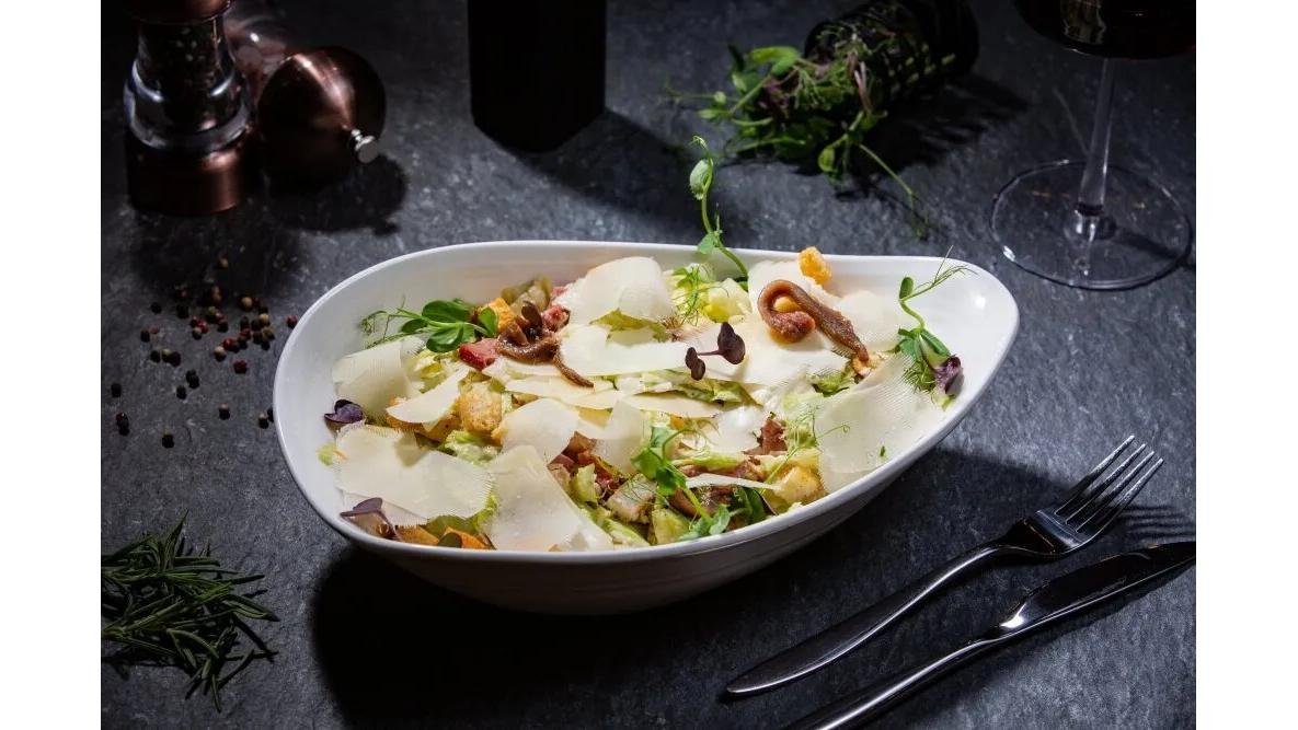 Salată Caesar cu piept de pui