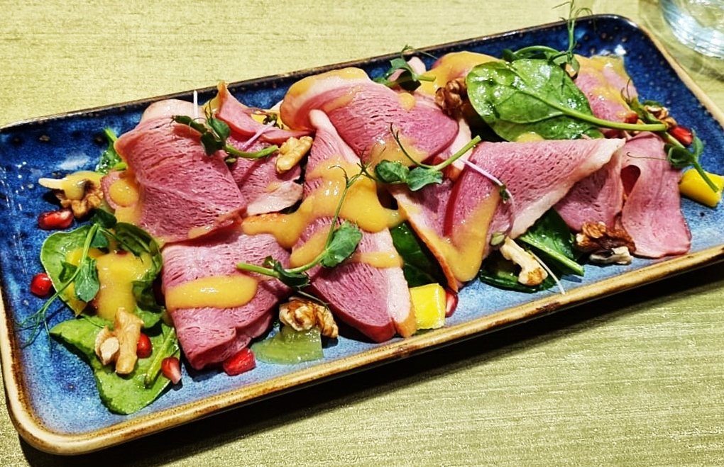 Salata cu piept de rata afumat