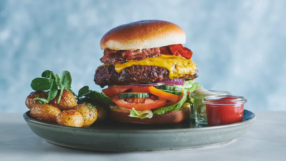 Ost og bacon burger