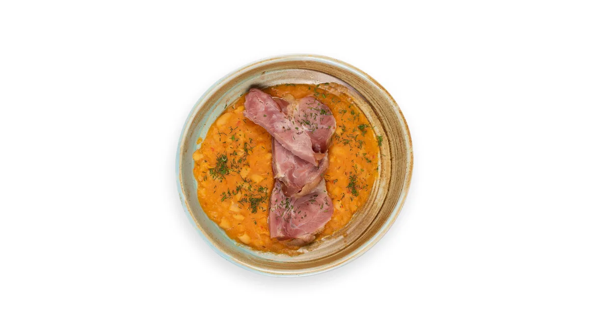 Ciolan de porc afumat cu fasole