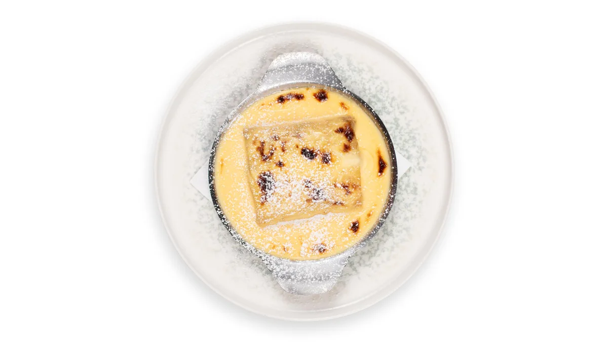 Clătită cu brânză dulce și sos de vanilie